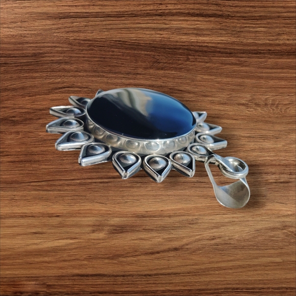 Chic Silver and Black Sunburst Necklace - Picture 3 of 3